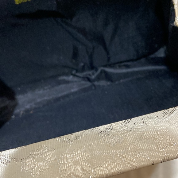 Vintage silk clutch 🤍 - Picture 11 of 12
